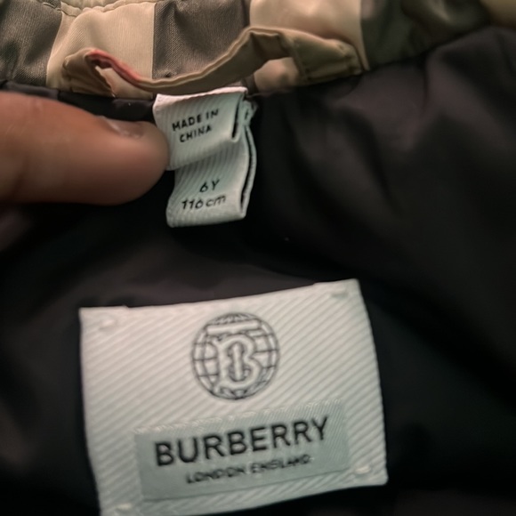 Burberry kids jacket size 6 has 2 lil black stains but coat is in very good care - Picture 6 of 6